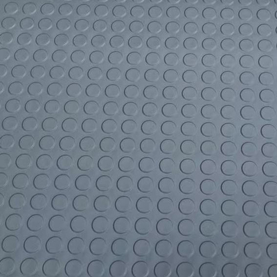 Graue Stärke-Münzen-Gummigarage der TPEgummiboden-Matten-5mm, die  Mattierung ausbreitet
